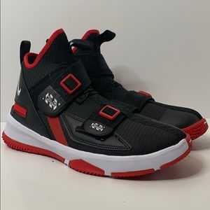 Lebron Solider 13 flyease bred